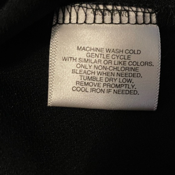 Fun and sexy XXL black wrap top by Jaclyn Smith - Picture 6 of 8